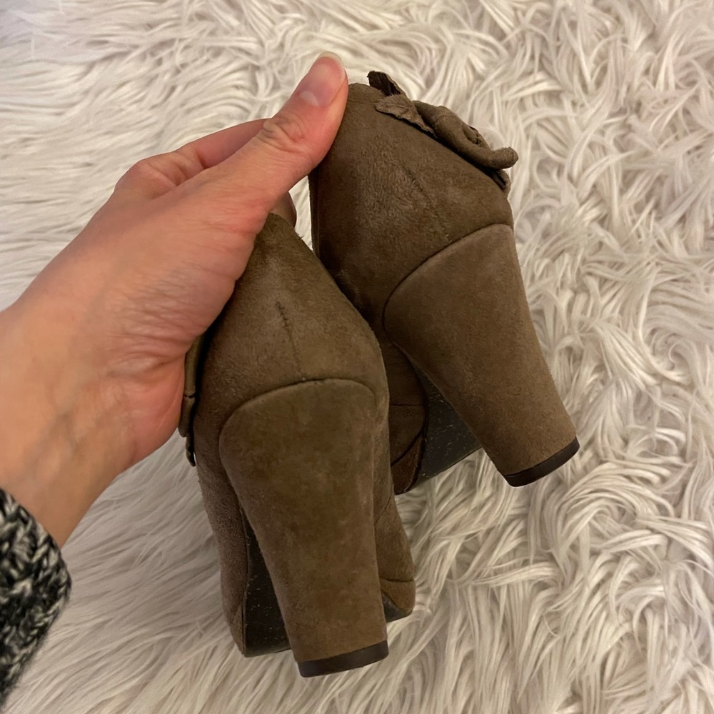 Anthropologie | Taupe suede | Naya Bakula heel - Picture 9 of 15